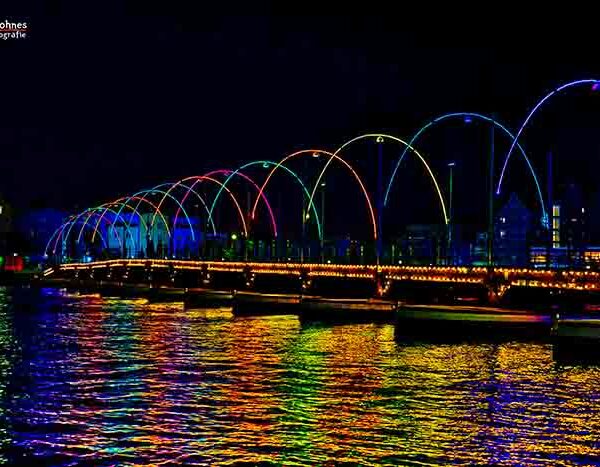 Curacao - Willemstad - Die bunte Brücke V2